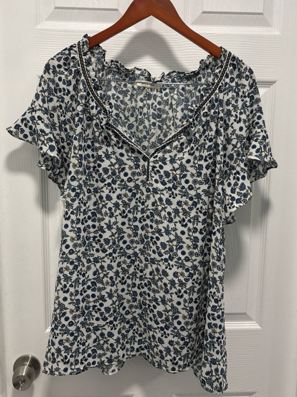Max Studio White Floral V-Neck Flutter Sleeve Top
